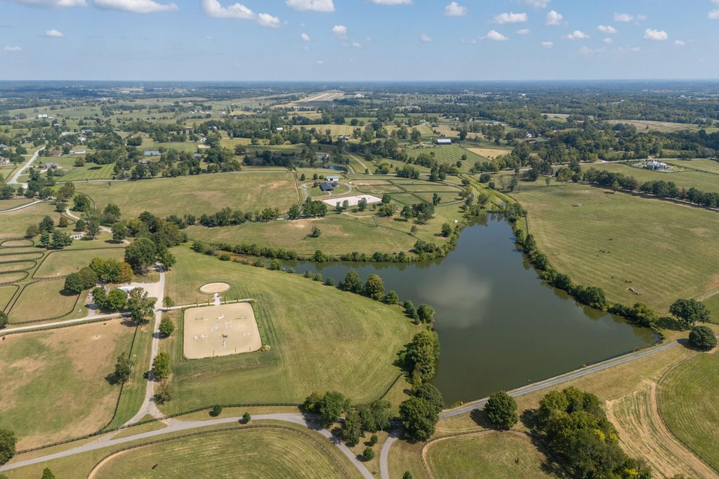 687 Carrick Pike, Georgetown, KY 40324