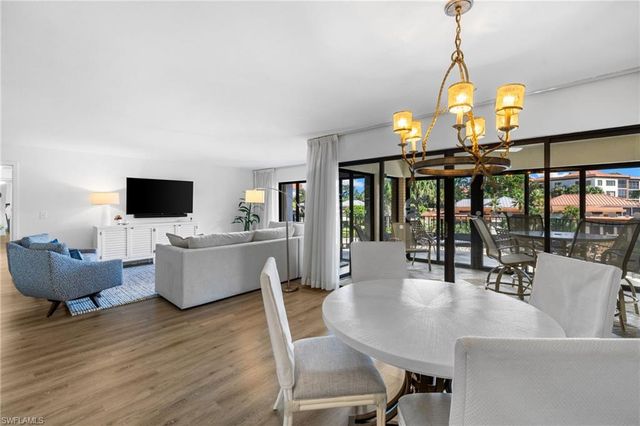 6710 Pelican Bay BLVD 422, Naples, FL 34108