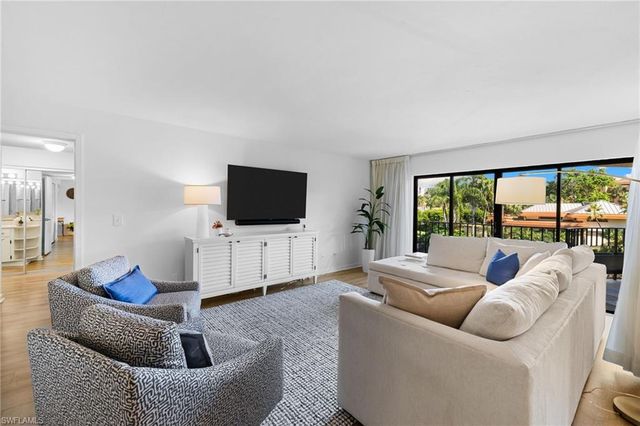 6710 Pelican Bay BLVD 422, Naples, FL 34108