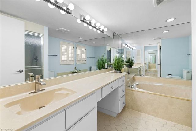 6710 Pelican Bay BLVD 422, Naples, FL 34108