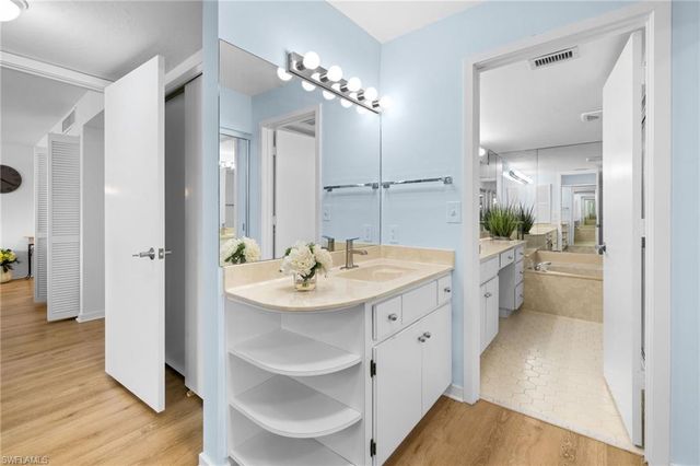 6710 Pelican Bay BLVD 422, Naples, FL 34108
