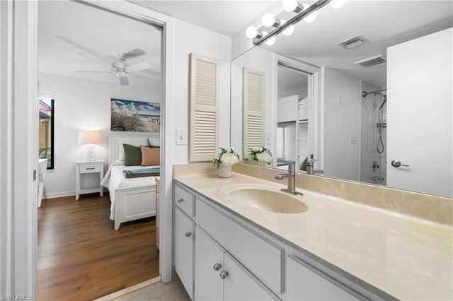 6710 Pelican Bay BLVD 422, Naples, FL 34108