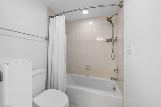 6710 Pelican Bay BLVD 422, Naples, FL 34108