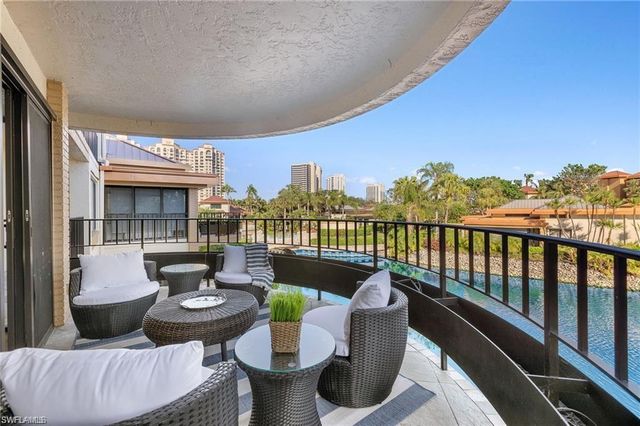 6710 Pelican Bay BLVD 422, Naples, FL 34108