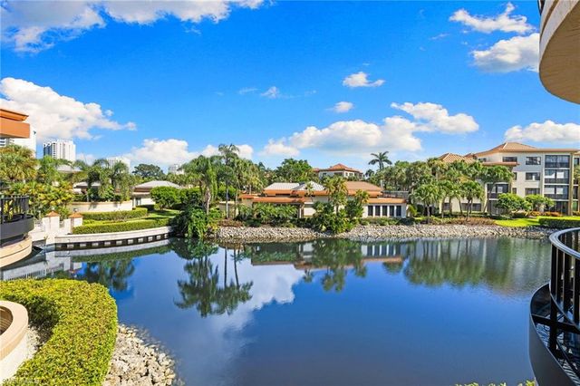 6710 Pelican Bay BLVD 422, Naples, FL 34108