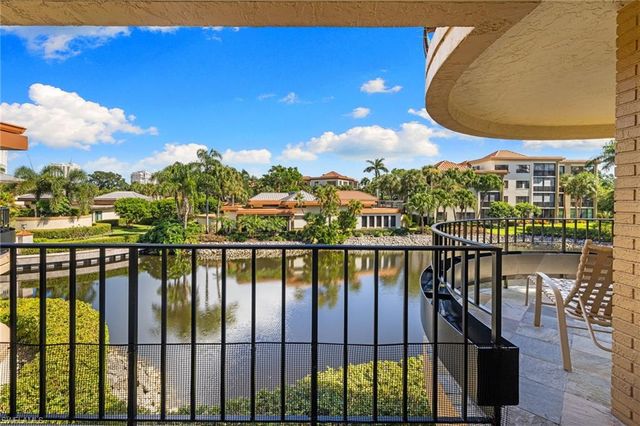 6710 Pelican Bay BLVD 422, Naples, FL 34108