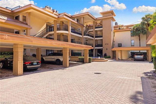 6710 Pelican Bay BLVD 422, Naples, FL 34108