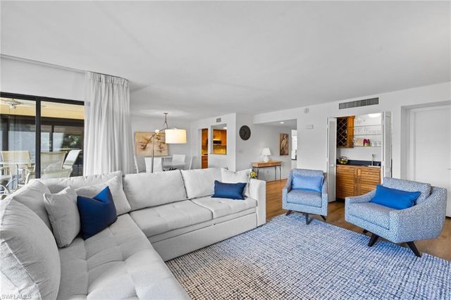 6710 Pelican Bay BLVD 422, Naples, FL 34108