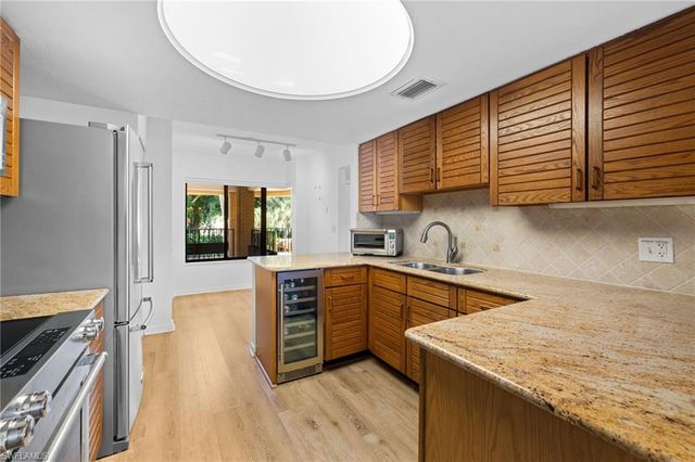 6710 Pelican Bay BLVD 422, Naples, FL 34108