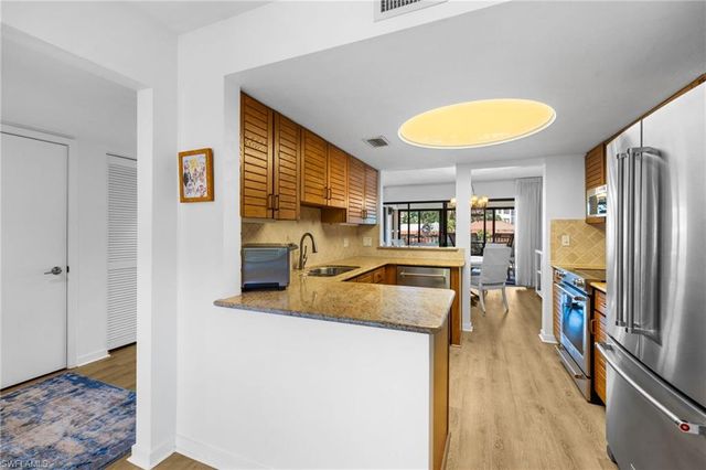 6710 Pelican Bay BLVD 422, Naples, FL 34108