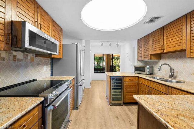 6710 Pelican Bay BLVD 422, Naples, FL 34108