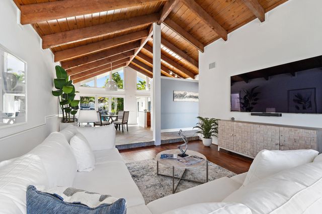 102 W Sandpiper Circle, Jupiter, FL 33477