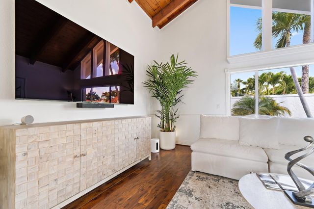 102 W Sandpiper Circle, Jupiter, FL 33477