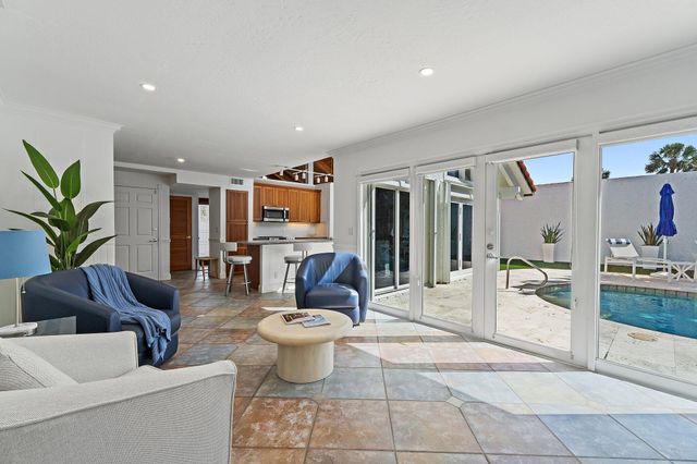 102 W Sandpiper Circle, Jupiter, FL 33477