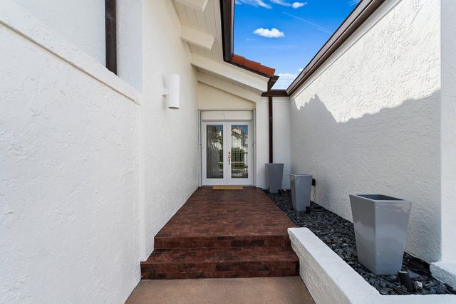 102 W Sandpiper Circle, Jupiter, FL 33477