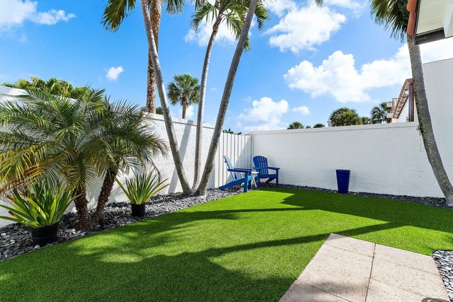 102 W Sandpiper Circle, Jupiter, FL 33477