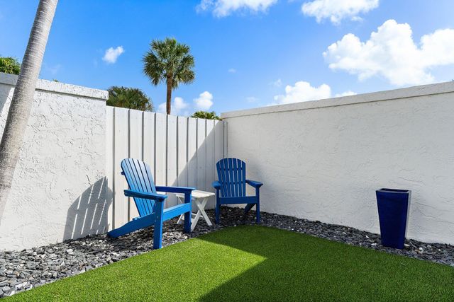 102 W Sandpiper Circle, Jupiter, FL 33477