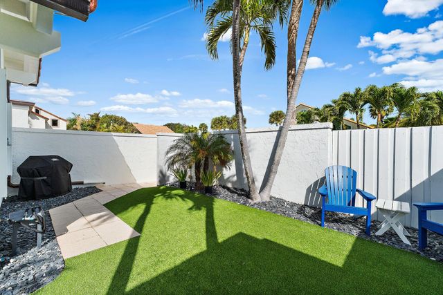 102 W Sandpiper Circle, Jupiter, FL 33477