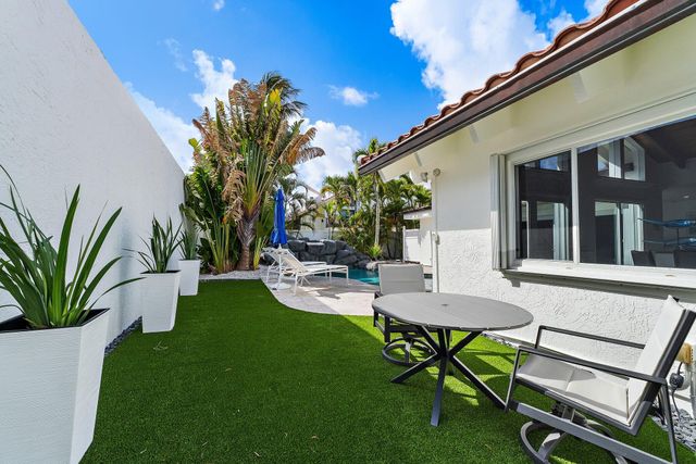 102 W Sandpiper Circle, Jupiter, FL 33477