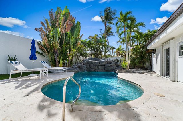 102 W Sandpiper Circle, Jupiter, FL 33477