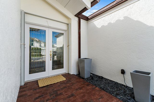 102 W Sandpiper Circle, Jupiter, FL 33477