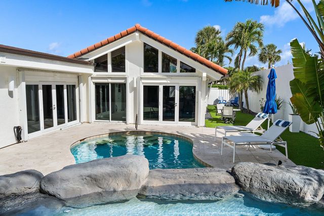 102 W Sandpiper Circle, Jupiter, FL 33477