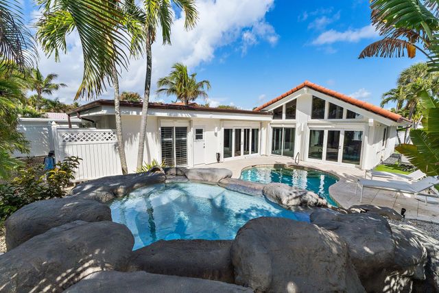 102 W Sandpiper Circle, Jupiter, FL 33477