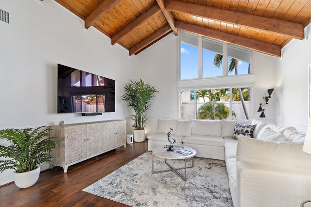 102 W Sandpiper Circle, Jupiter, FL 33477