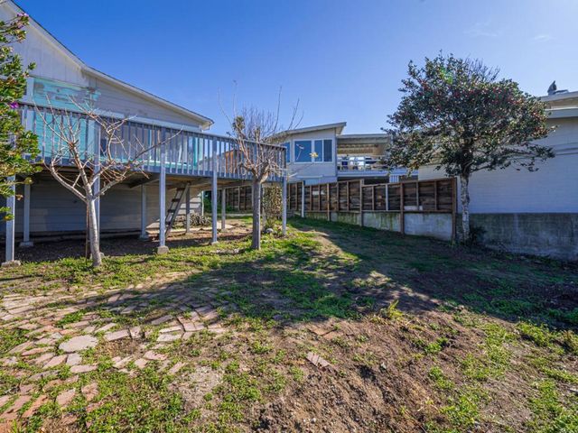1130 E Cliff Drive, Santa Cruz, CA 95062