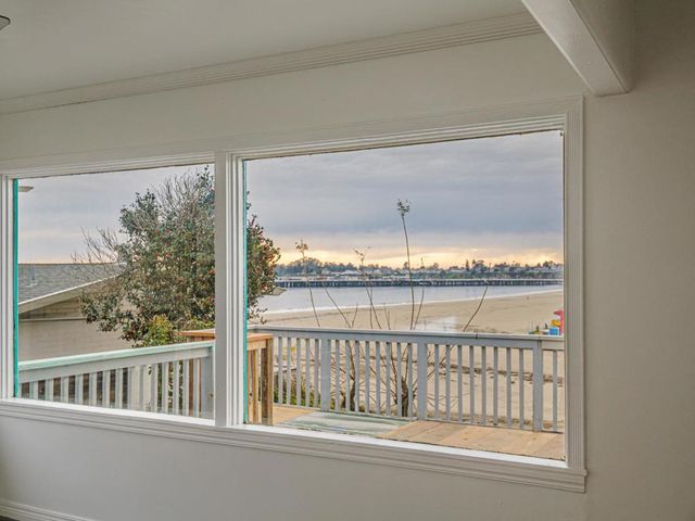 1130 E Cliff Drive, Santa Cruz, CA 95062