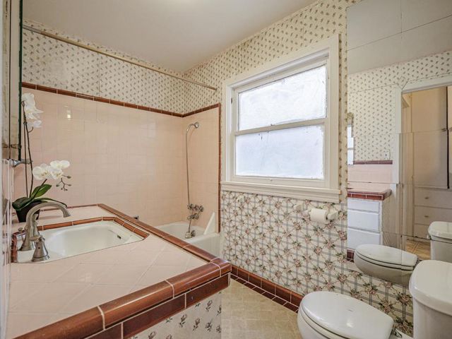 1130 E Cliff Drive, Santa Cruz, CA 95062