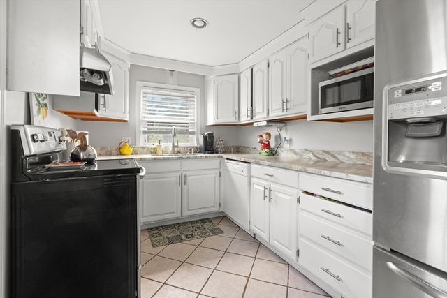 27 Woodside, Salem, MA 01970