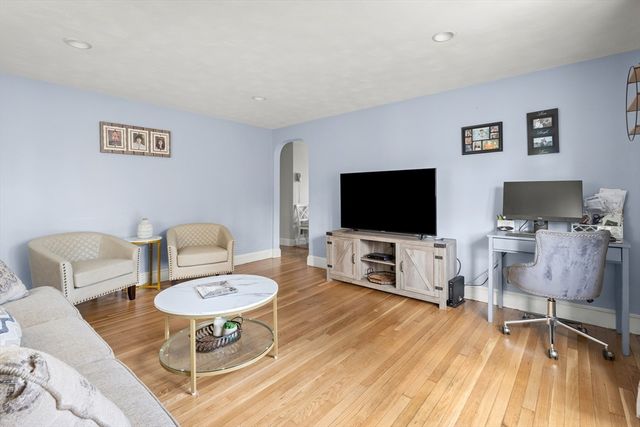 27 Woodside, Salem, MA 01970