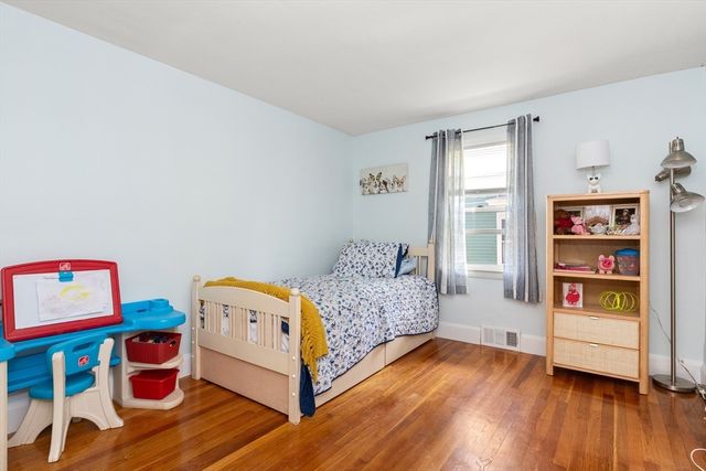 27 Woodside, Salem, MA 01970