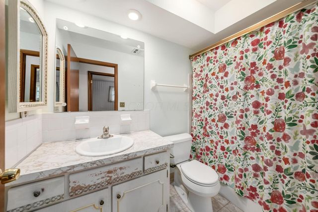 1242 Bradshire Drive, Columbus, OH 43220