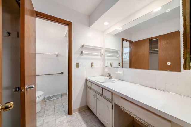 1242 Bradshire Drive, Columbus, OH 43220