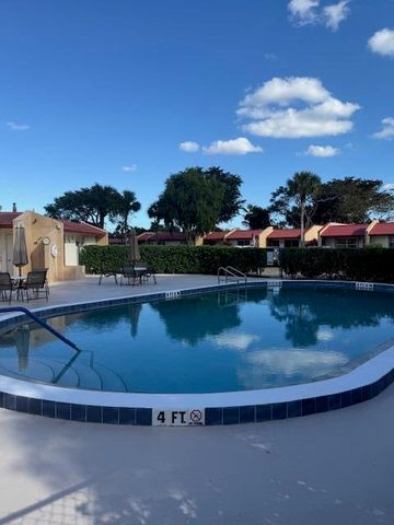 321 Lake Evelyn Drive, West Palm Beach, FL 33411