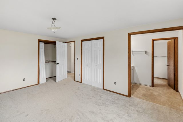215 Tollview Court, Gilberts, IL 60136