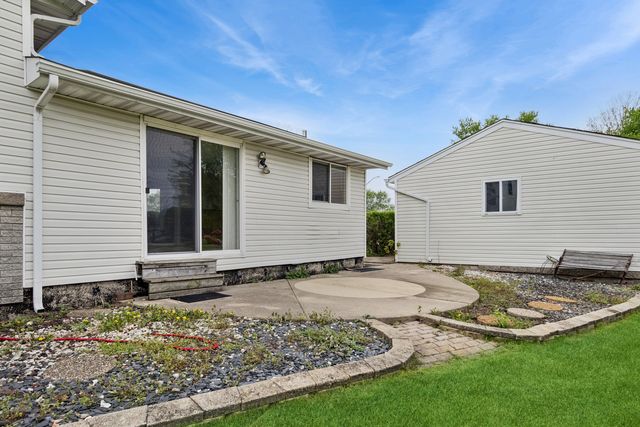215 Tollview Court, Gilberts, IL 60136