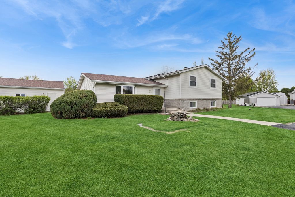 215 Tollview Court, Gilberts, IL 60136