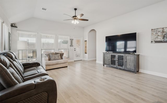 3224 Rosewood Drive, Glenn Heights, TX 75154