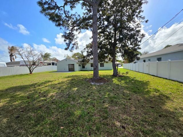 2197 SE Genoa, Port St Lucie, FL 34952