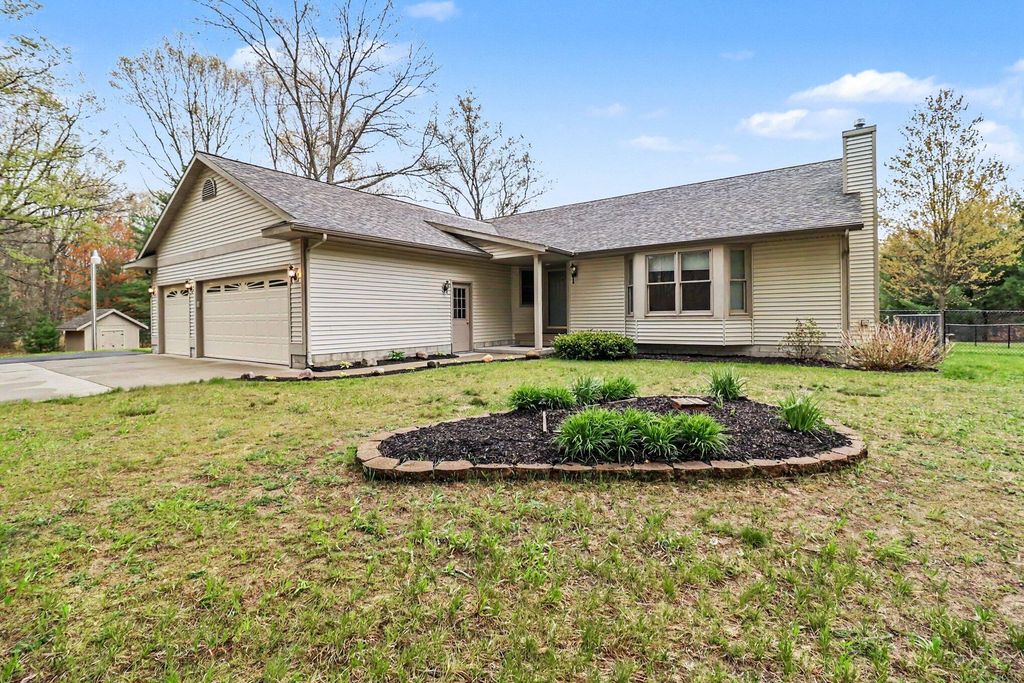 1515 W River Road, Laketon Twp, MI 49445