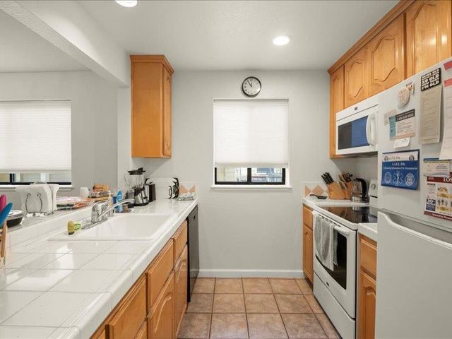 576 W Parr Avenue 9, Los Gatos, CA 95032