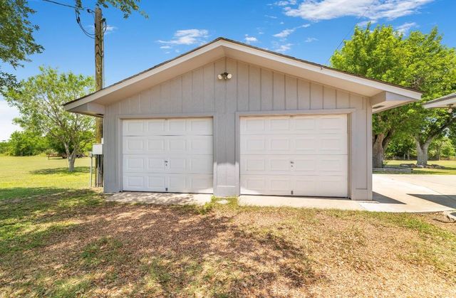 2460 State Highway 95 Highway N, Moulton, TX 77975