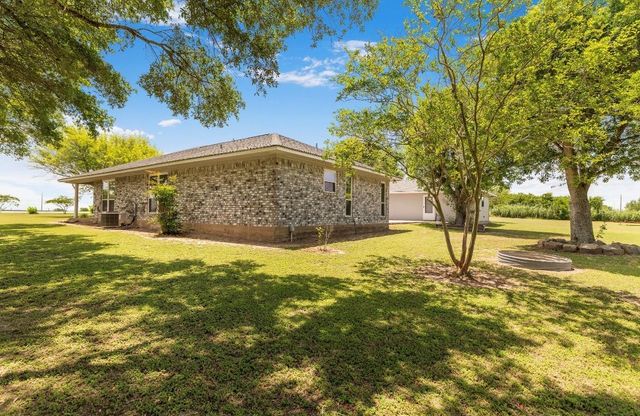 2460 State Highway 95 Highway N, Moulton, TX 77975