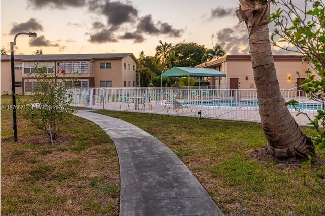 7300 NW 4th Pl 204, Margate, FL 33063