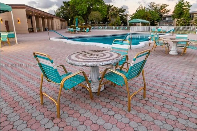 7300 NW 4th Pl 204, Margate, FL 33063