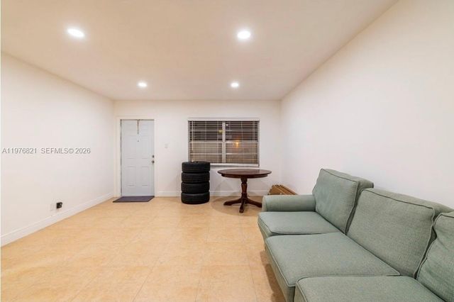 7300 NW 4th Pl 204, Margate, FL 33063