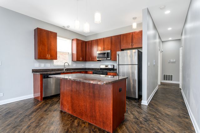 260 N California Avenue 2, Chicago, IL 60612